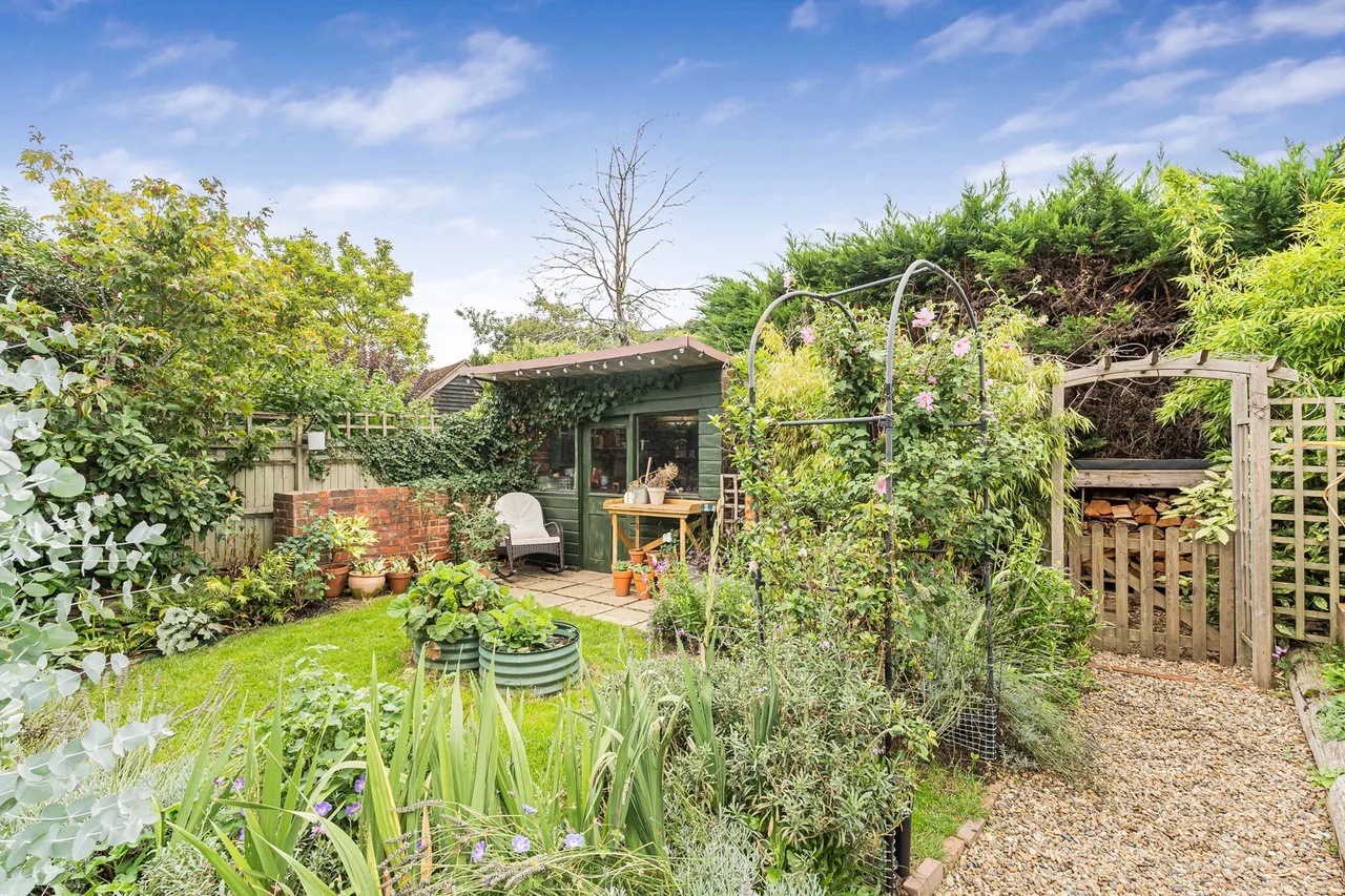 The Street, Hascombe, GU8, photo 4