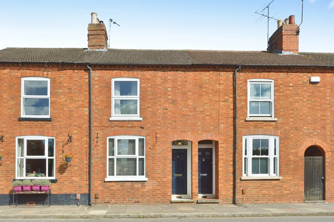 2 bed house for sale, High Street, Stony Stratford, MK11
