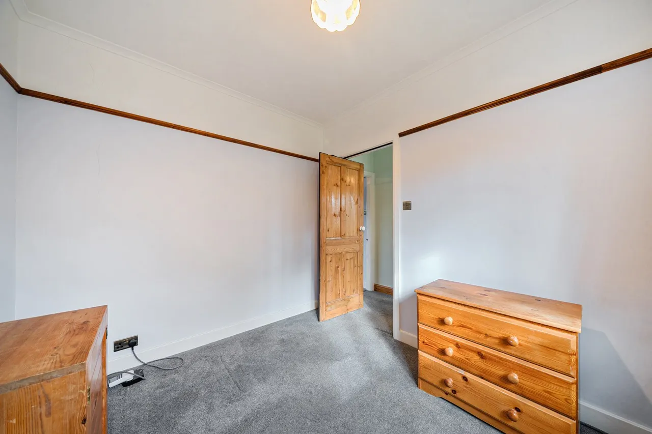 Well Hall Road, SE9, photo 12