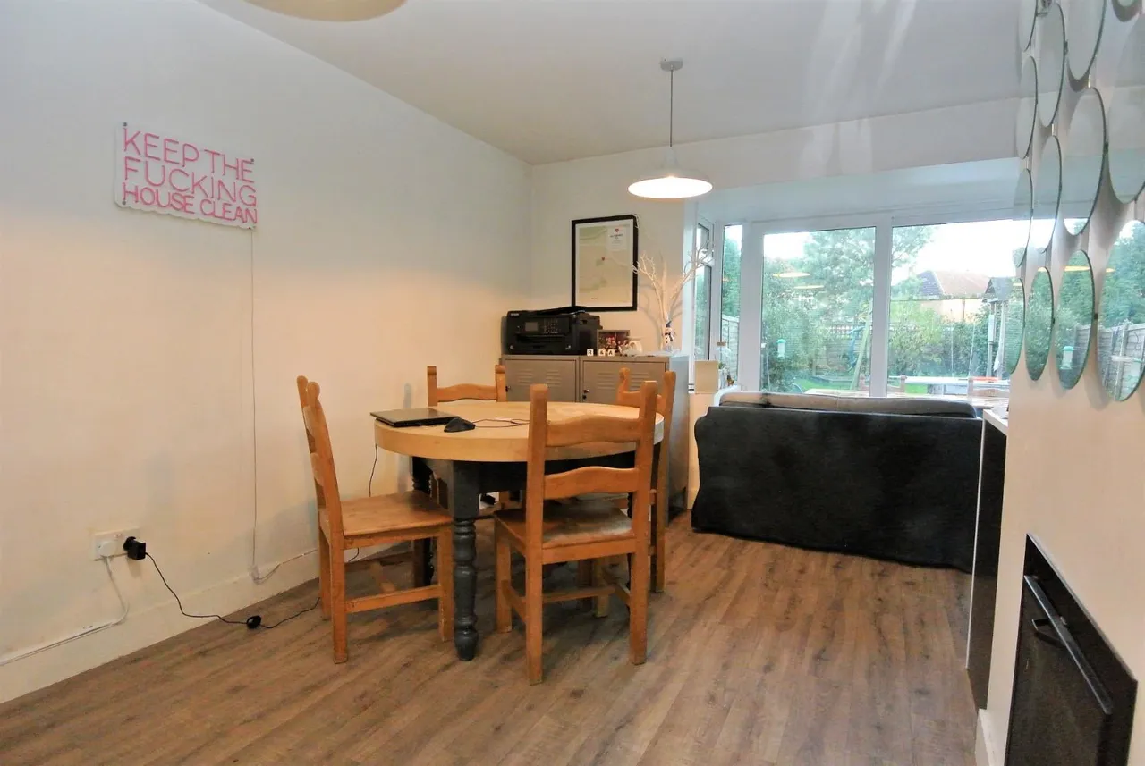 Lindsay Close, Stanwell, Staines-Upon-Thames, London, TW19 7LF, photo 6