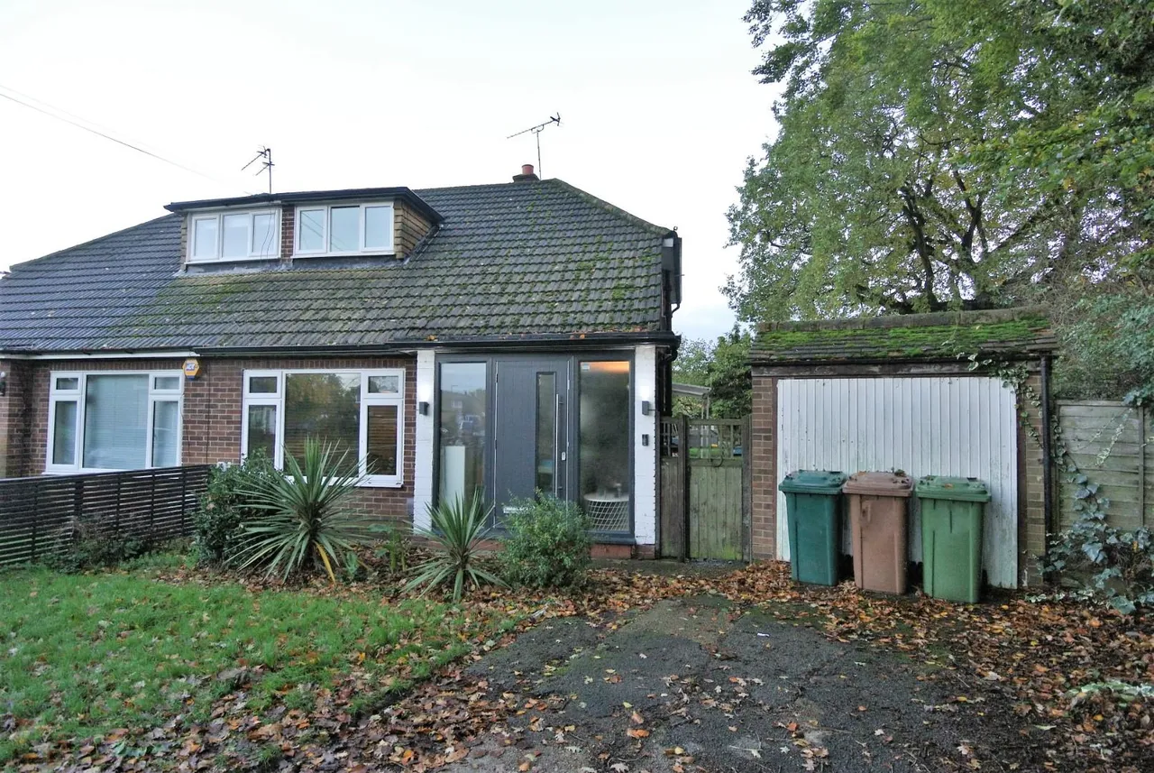 3 bed house for sale — Lindsay Close, Stanwell, Staines-Upon-Thames, London, TW19 7LF