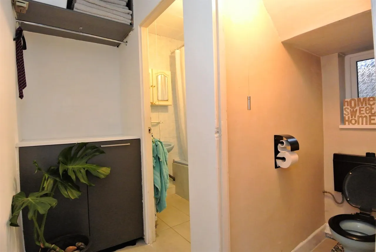 Lindsay Close, Stanwell, Staines-Upon-Thames, London, TW19 7LF, photo 7