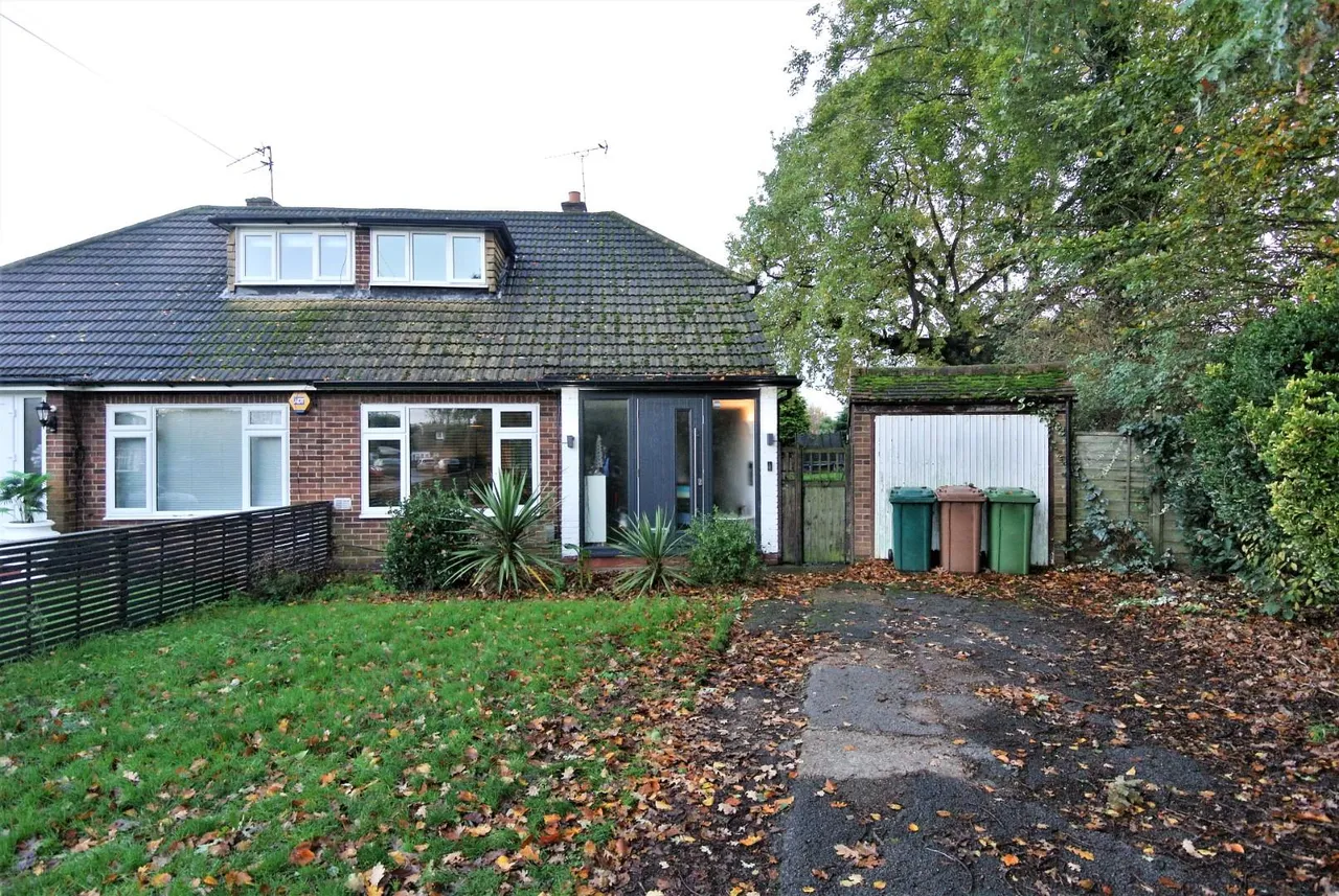 Lindsay Close, Stanwell, Staines-Upon-Thames, London, TW19 7LF, photo 12