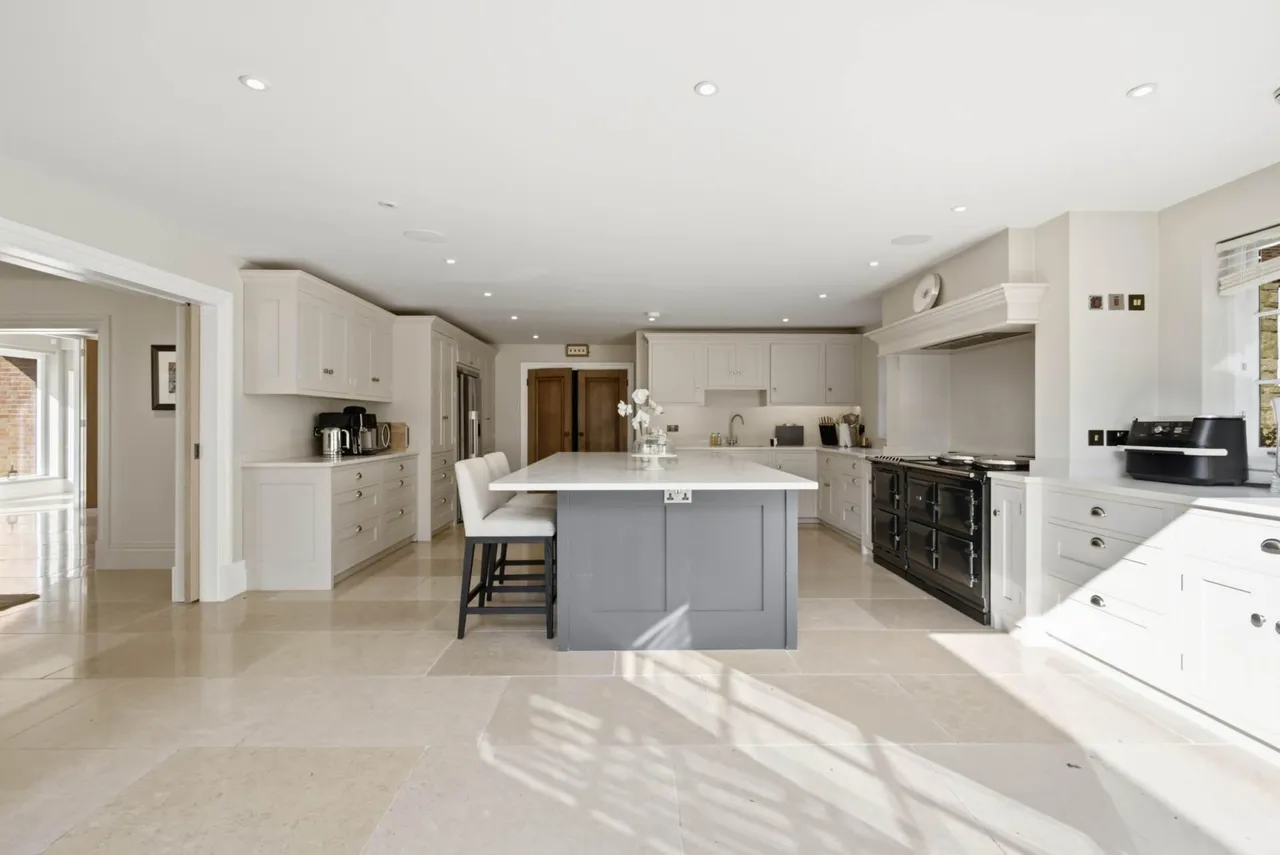 Oving Road, Whitchurch, photo 19