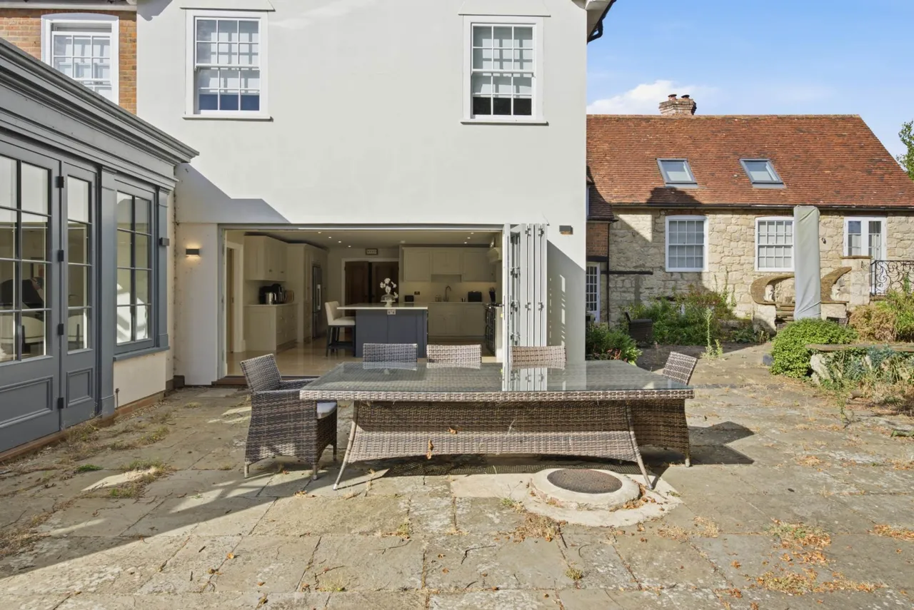 Oving Road, Whitchurch, photo 6