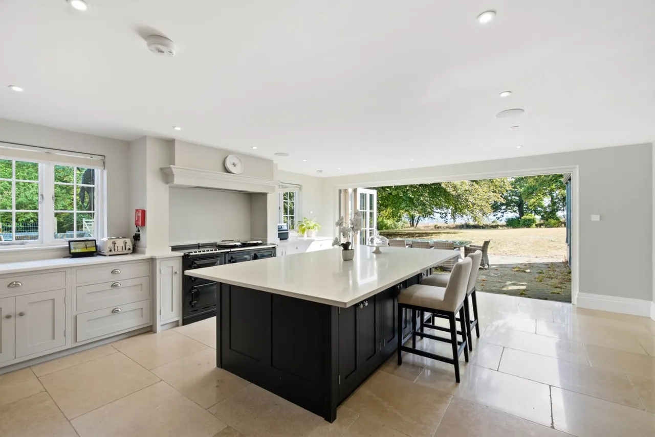 Oving Road, Whitchurch, photo 5