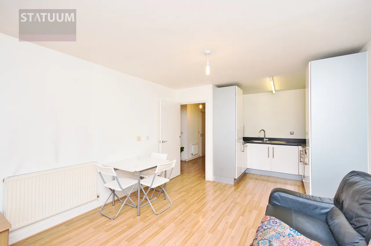 Stratford High Street, Bow, E15, photo 6