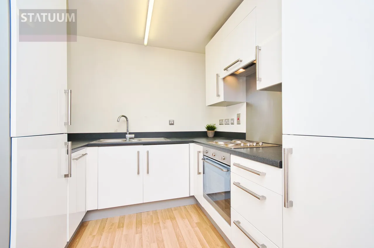 Stratford High Street, Bow, E15, photo 3