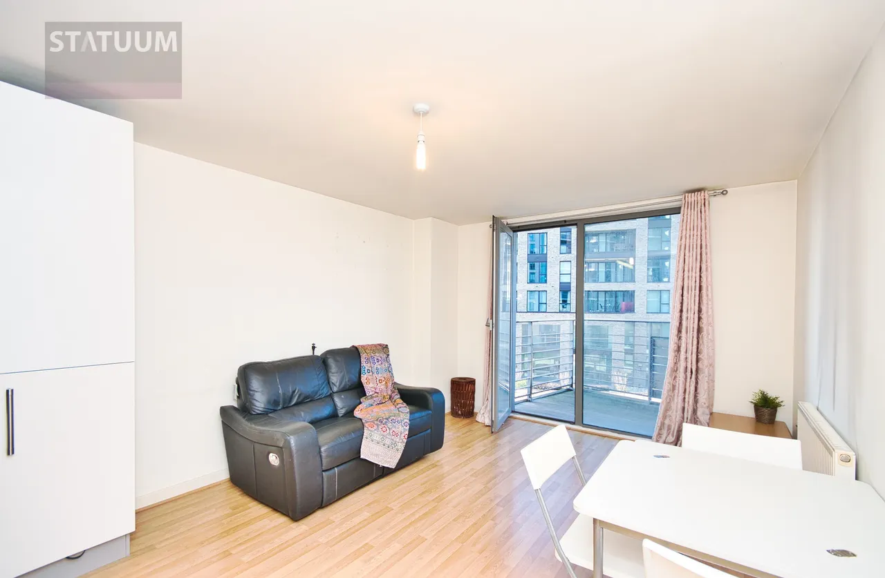 Stratford High Street, Bow, E15, photo 4
