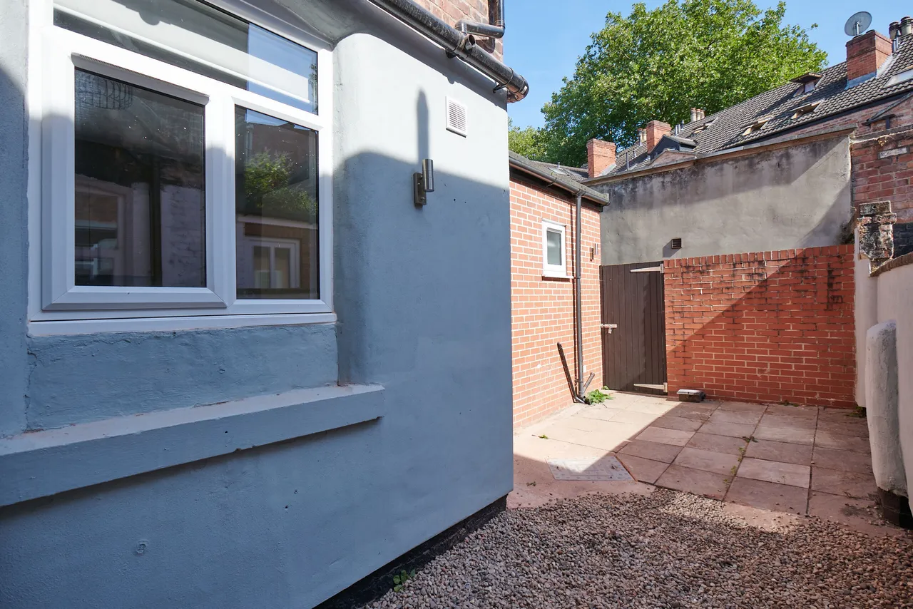Room 2, Hope Drive NG7 1DL, photo 12