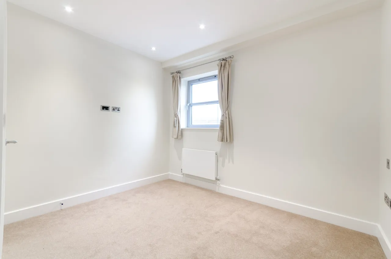 Surbiton, KT5, photo 2