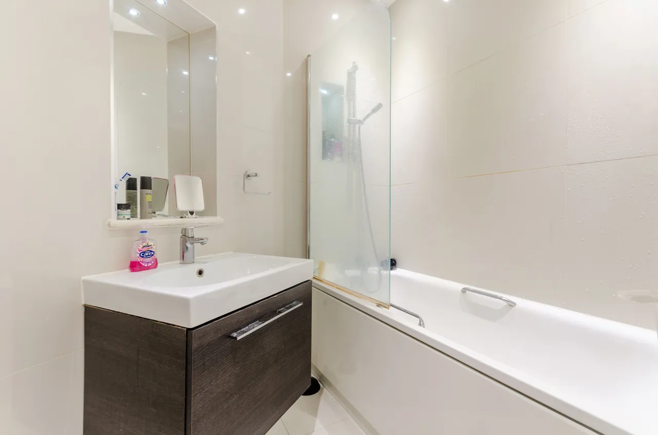 Surbiton, KT5, photo 13