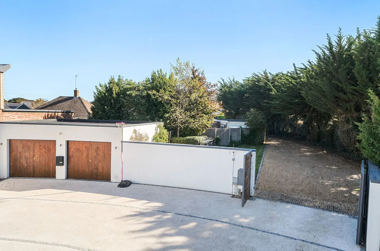 North Shore Road, Hayling Island, PO11, photo 33