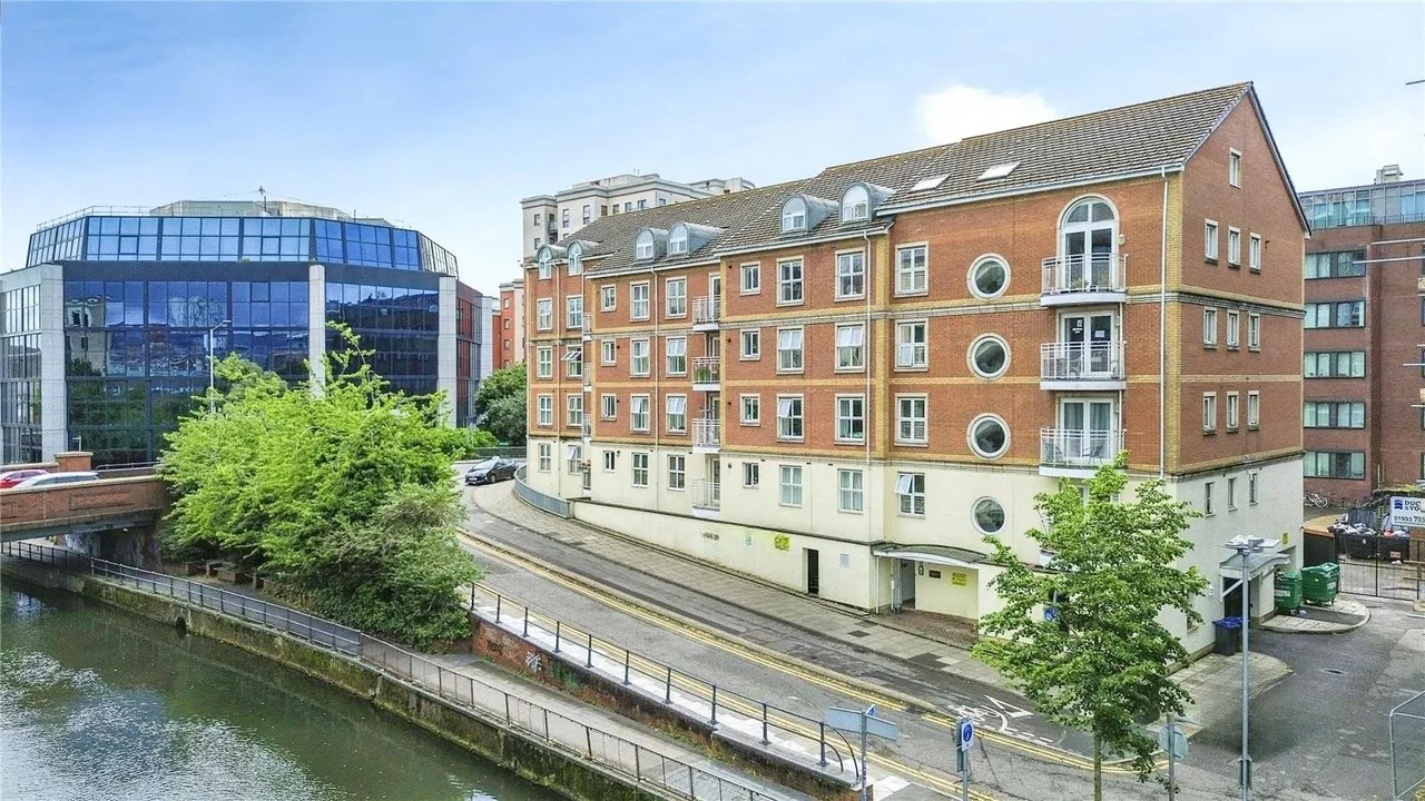 3 bed flat for sale, Grantley Heights, Kennet Side, RG1