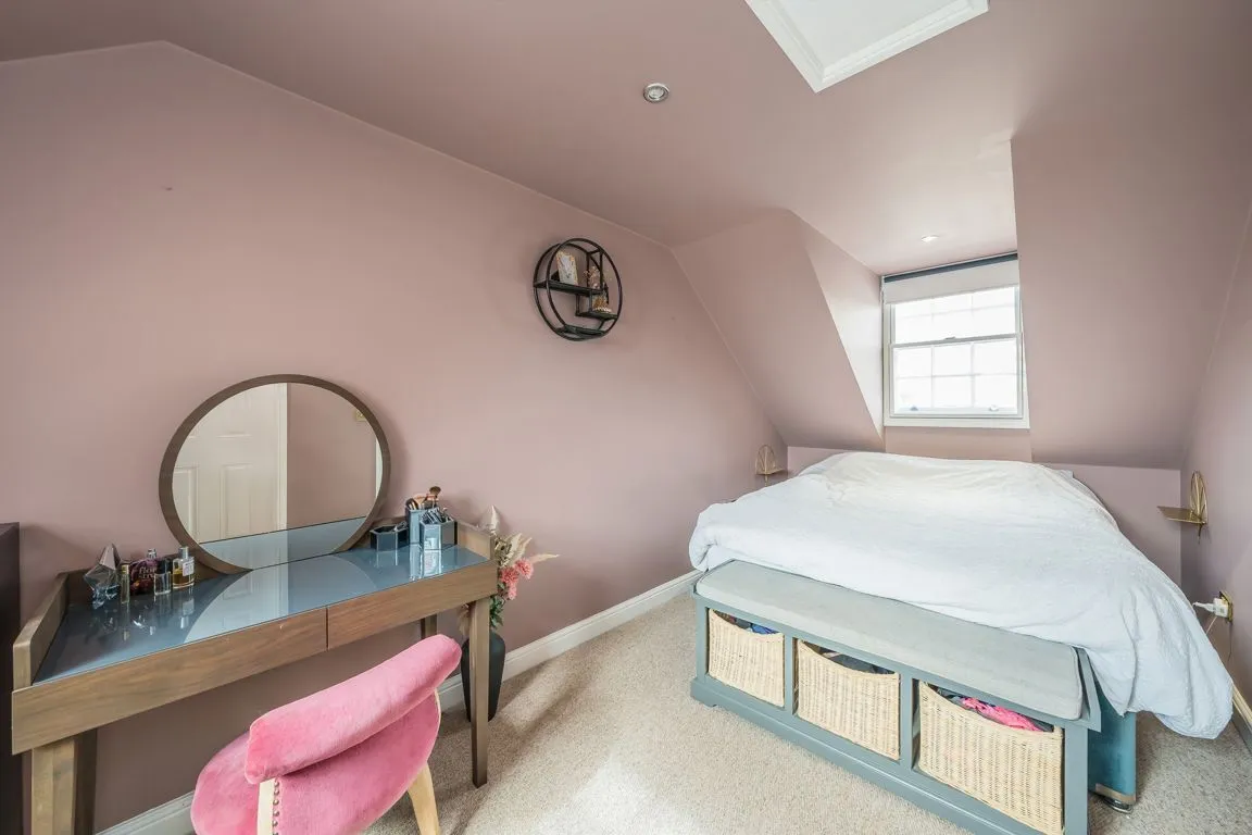 Thames Street, TW16, photo 5
