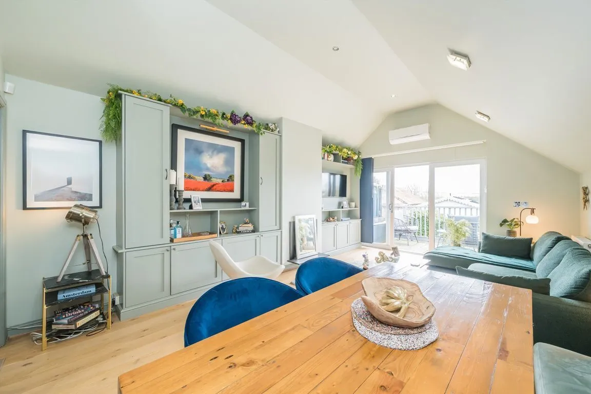 Thames Street, TW16, photo 3