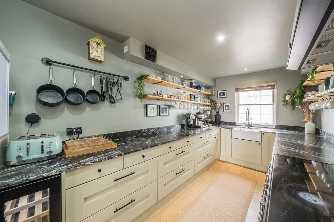 Thames Street, TW16, photo 4