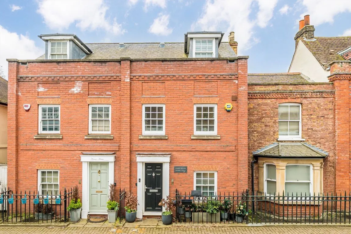 3 bed property for sale, Thames Street, TW16