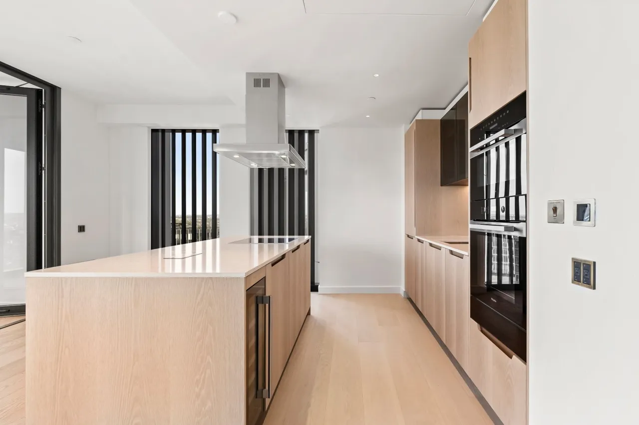Nine Elms Lane, London, SW8, photo 8
