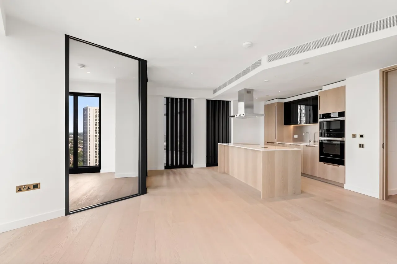Nine Elms Lane, London, SW8, photo 9