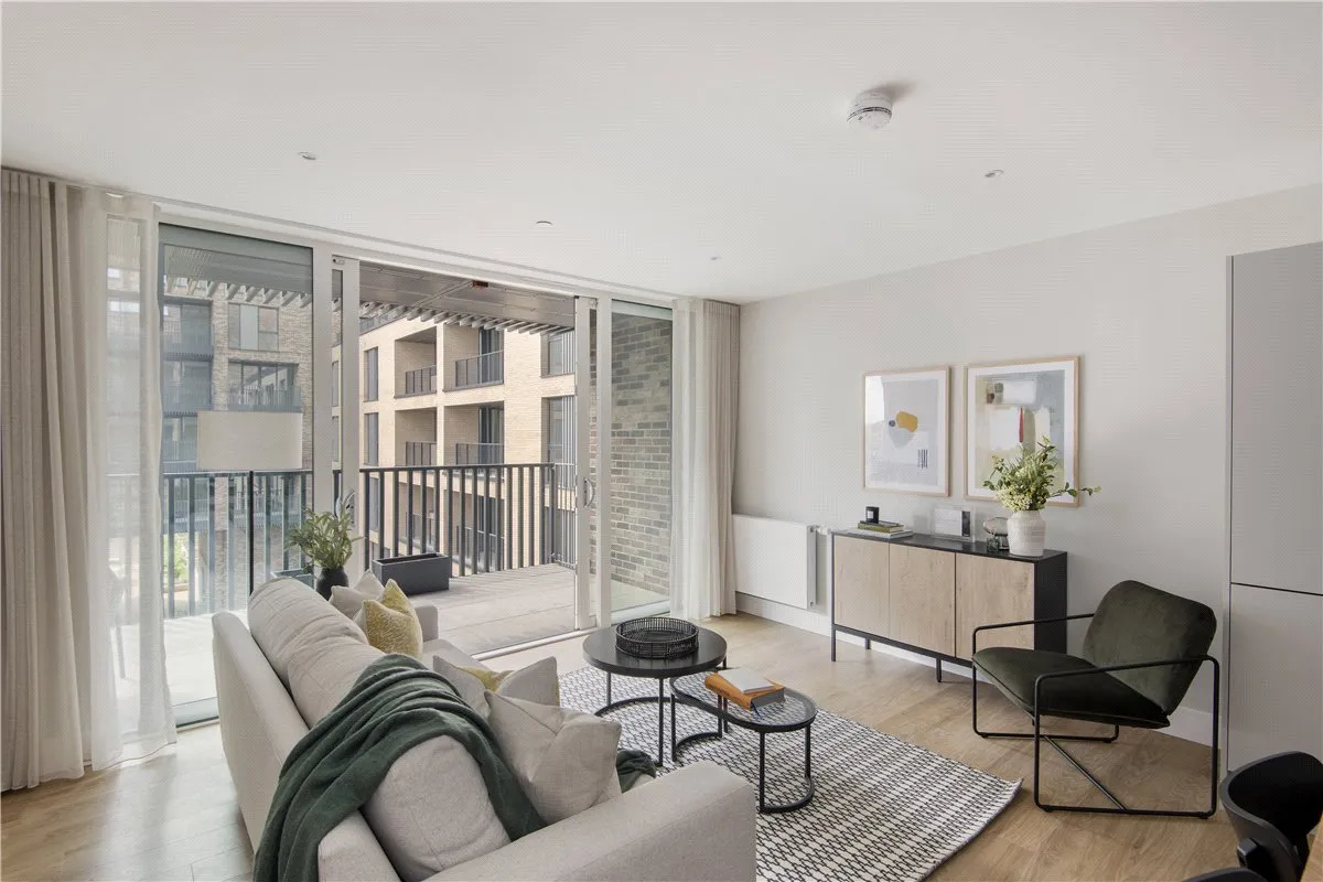 3 bed flat to rent, Greyhound Parade, Wimbledon Grounds, SW17