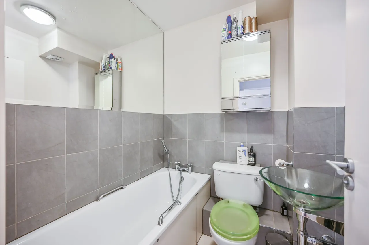 2 Standard Apartments, Crescent Road, London, photo 6