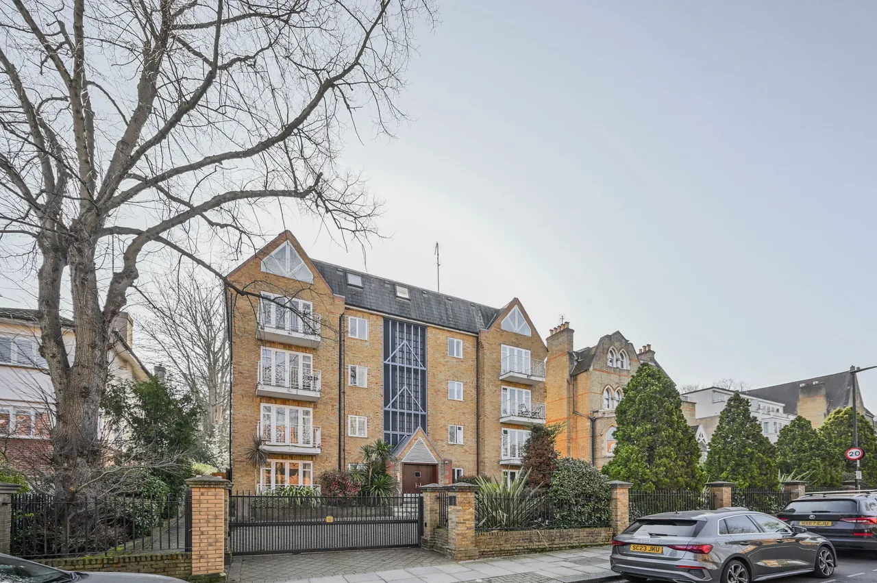 2 bed flat for sale — 2 Standard Apartments, Crescent Road, London