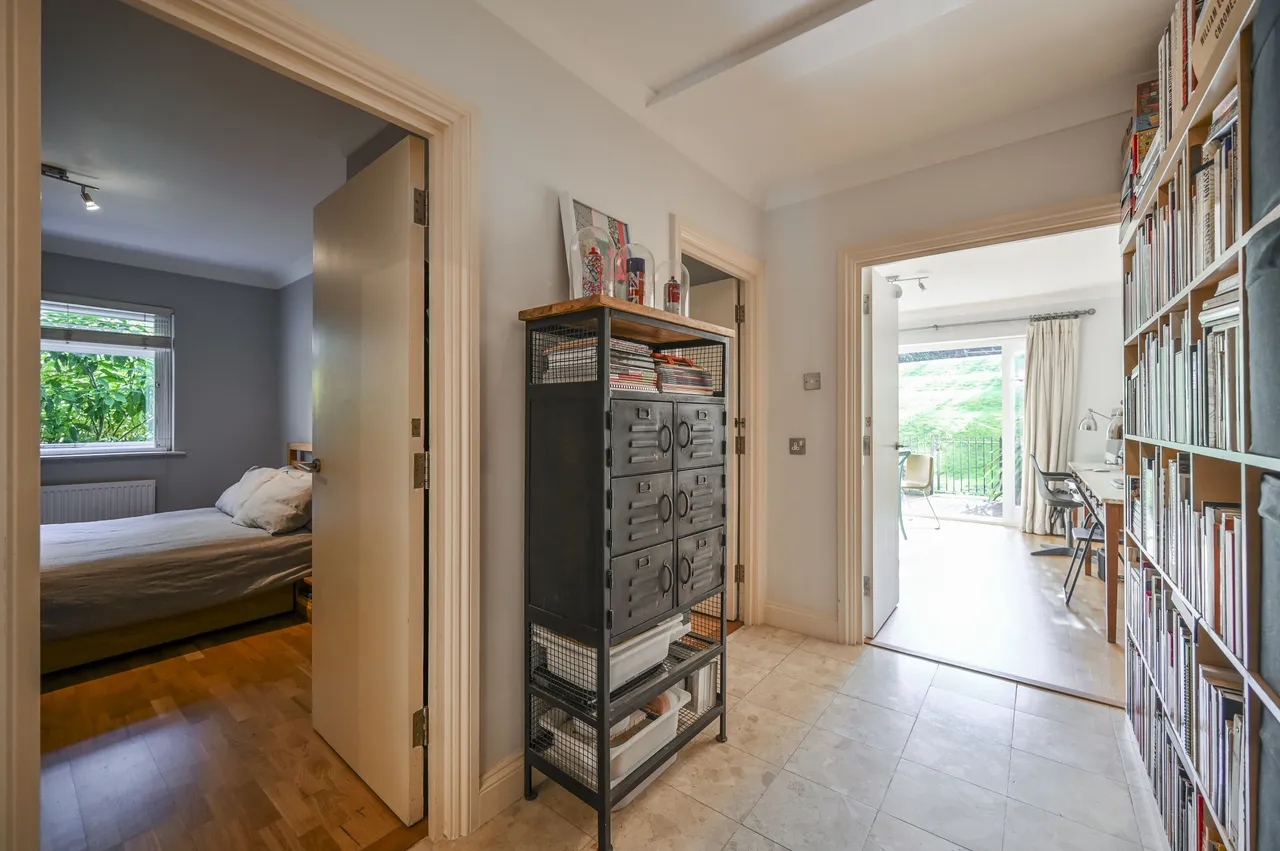 2 Standard Apartments, Crescent Road, London, photo 5