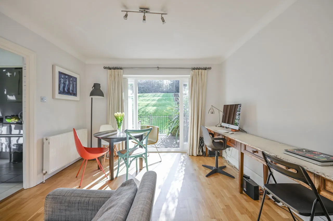 2 Standard Apartments, Crescent Road, London, photo 8