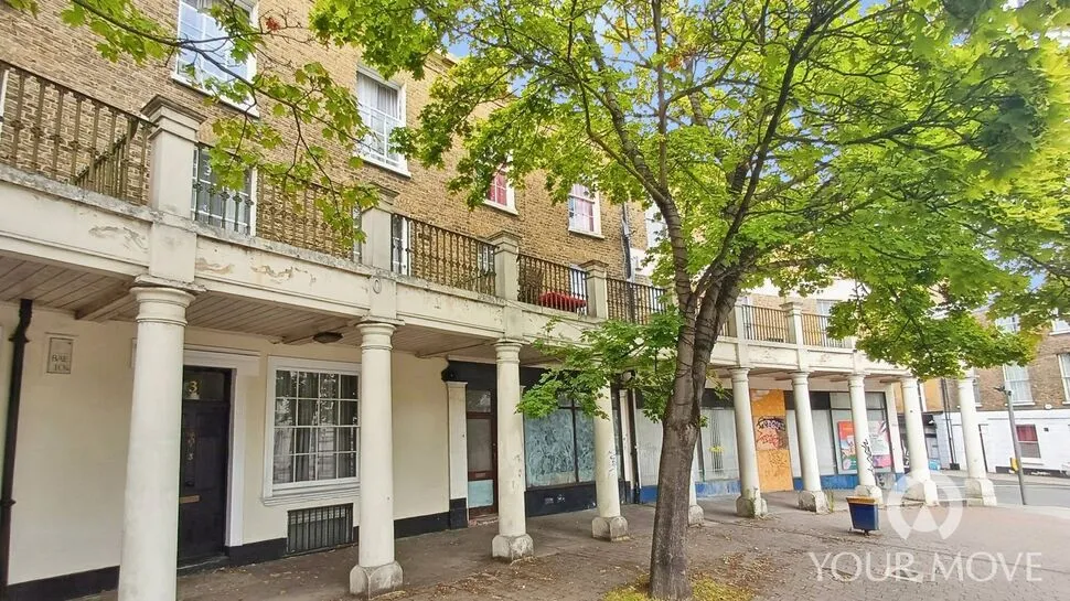 2 bed house for sale — Berkley Crescent, Gravesend, Kent, DA12