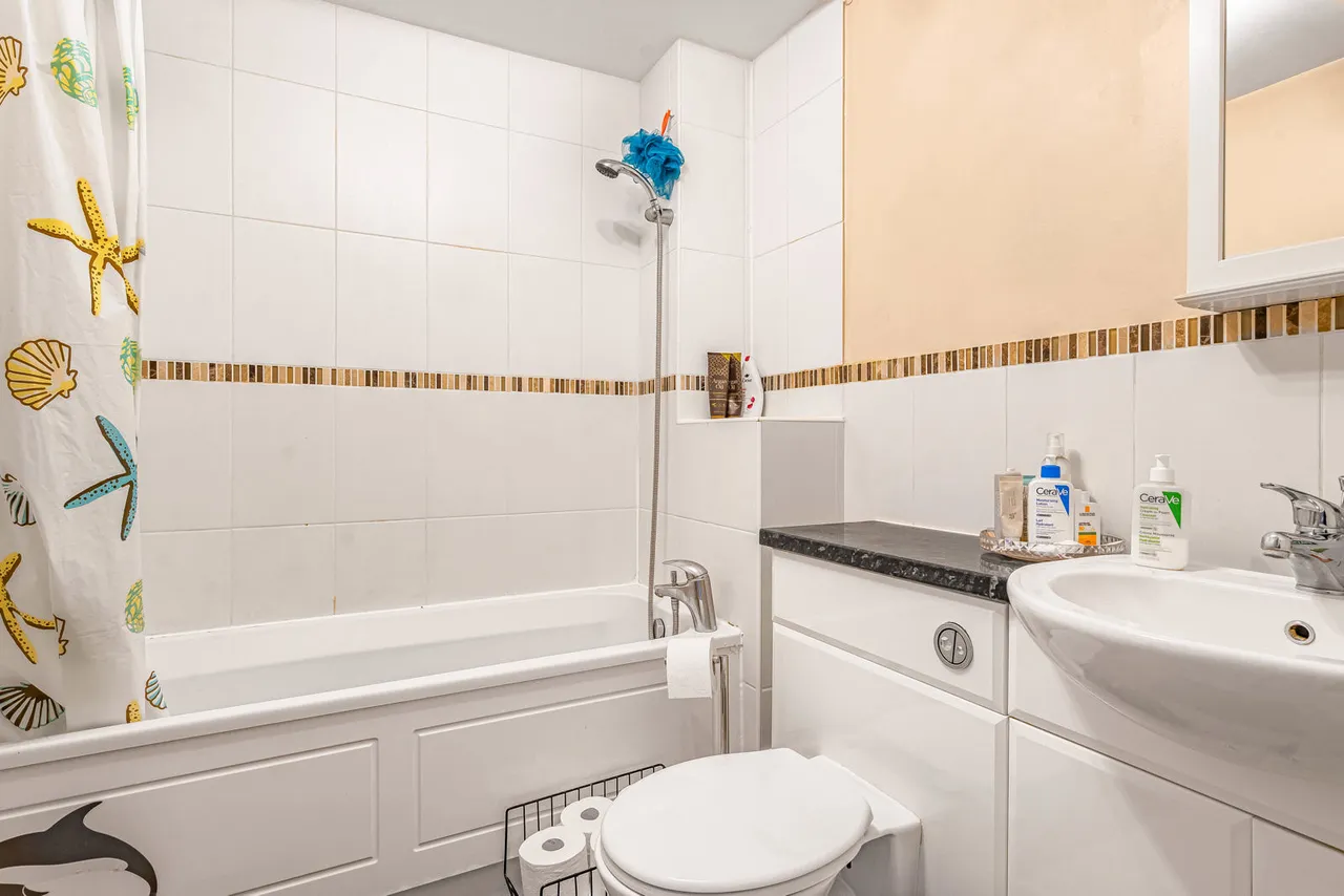 Thorpe Road, Staines-upon-Thames, TW18, photo 7