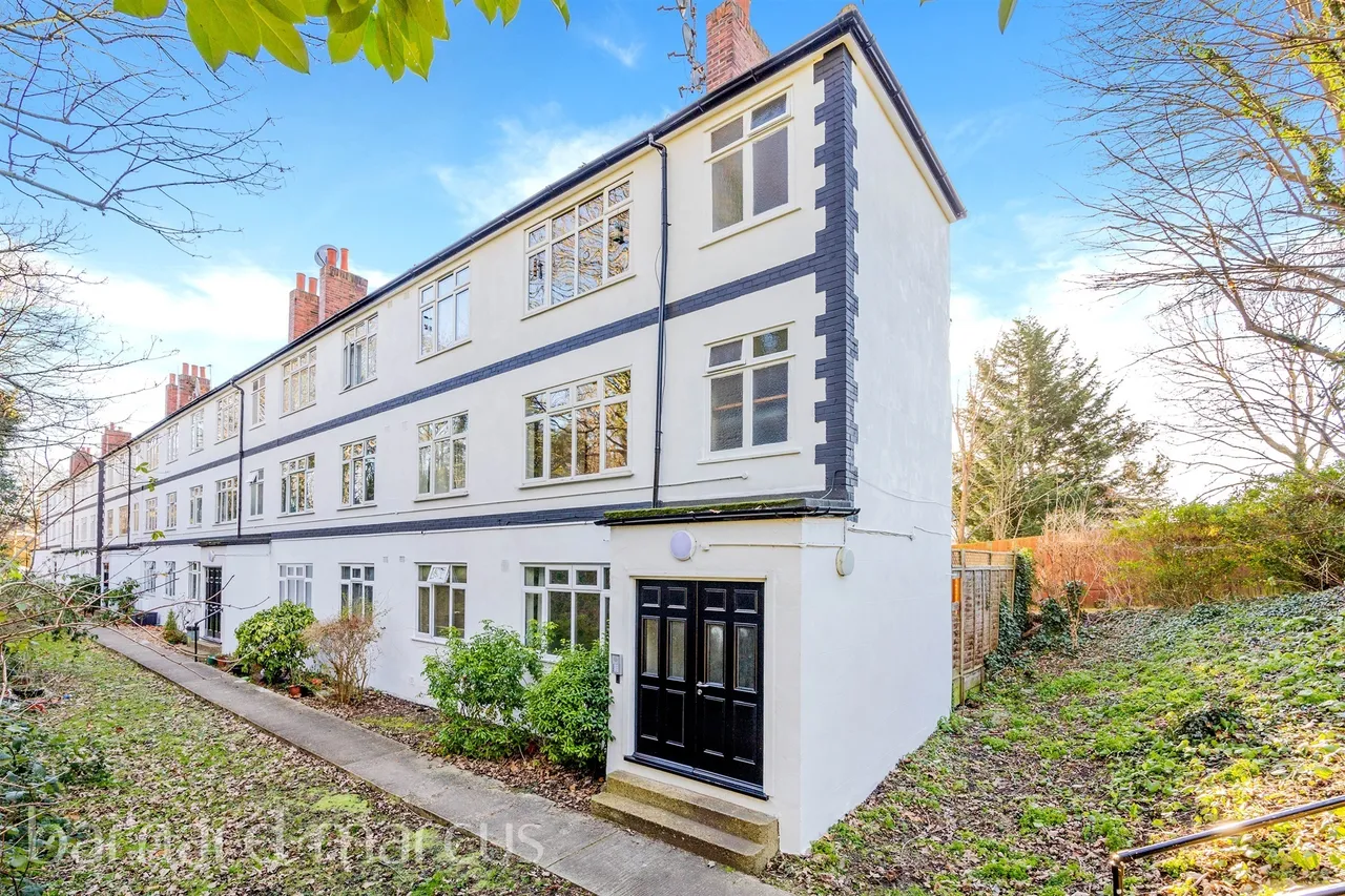 2 bed flat for sale, Martin Way, Morden, SM4