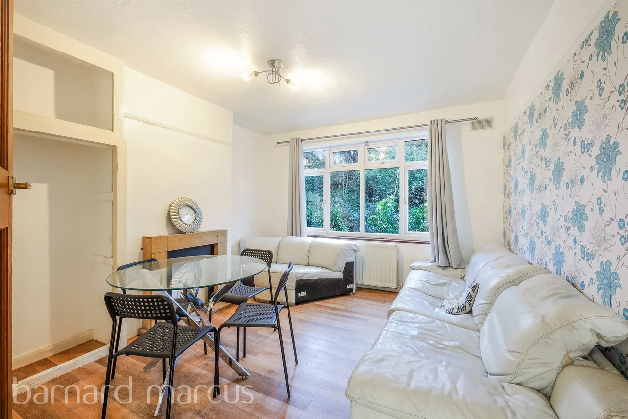 Martin Way, Morden, SM4, photo 3
