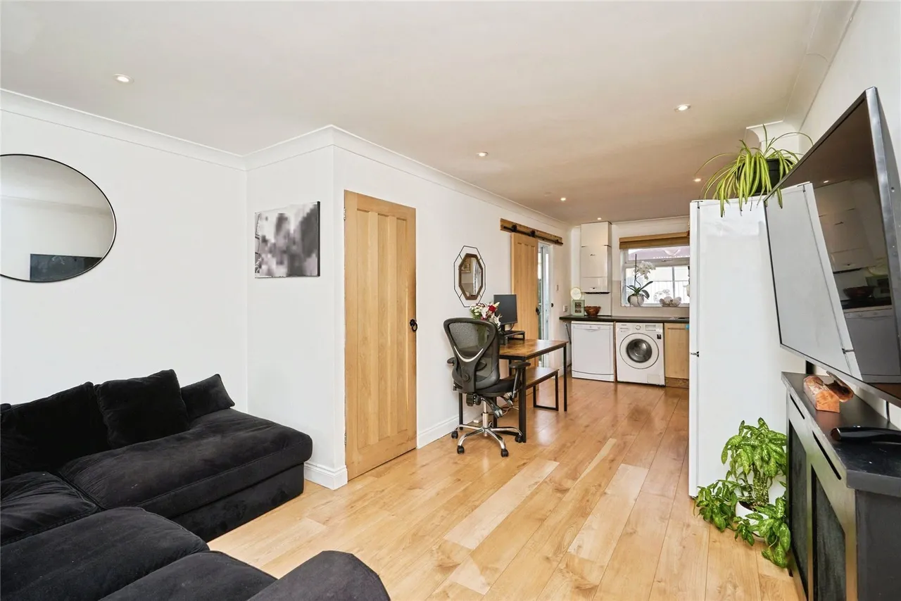 Upper Yarborough Road, East Cowes, PO32, photo 4