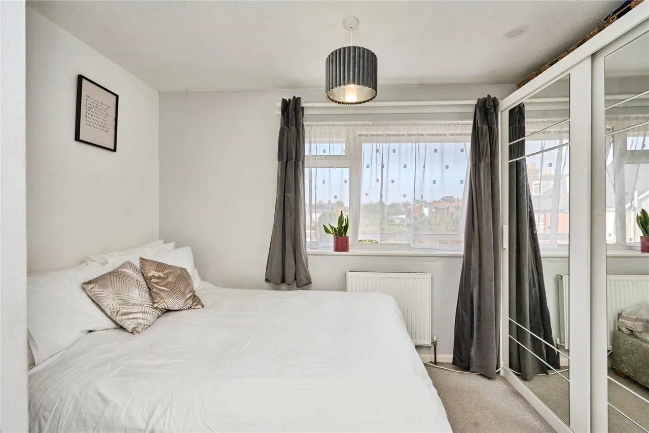 Upper Yarborough Road, East Cowes, PO32, photo 8