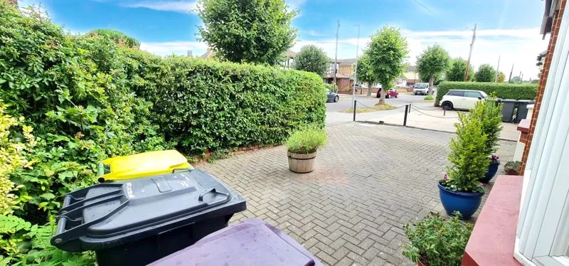 Leslie Road, Rayleigh, Essex, SS6 8PB, photo 17
