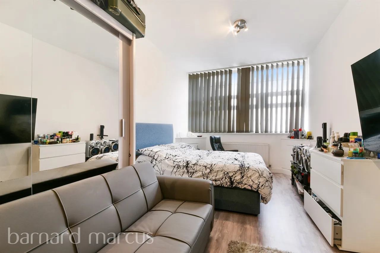 1 bed flat for sale — Portland Road, London