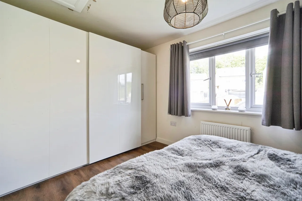 Poplars Park Avenue, BRADFORD, photo 9