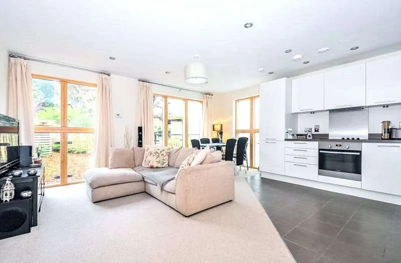2 bed flat for sale — Railway & Bicycle Apartments, 205 London Road, Sevenoaks, Kent, TN13 1DW