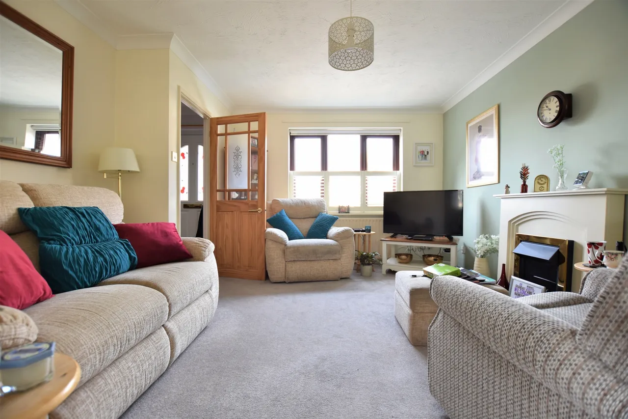 Southend Crescent, Eltham, SE9 2SD, photo 2