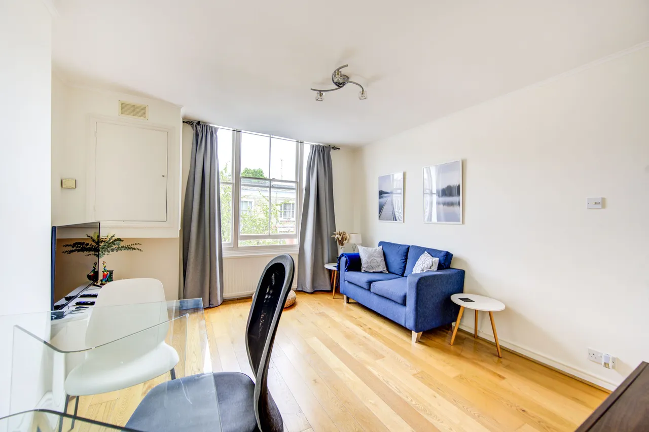 2 bed flat for sale — Flat 12, 41-43 Eardley Crescent, London