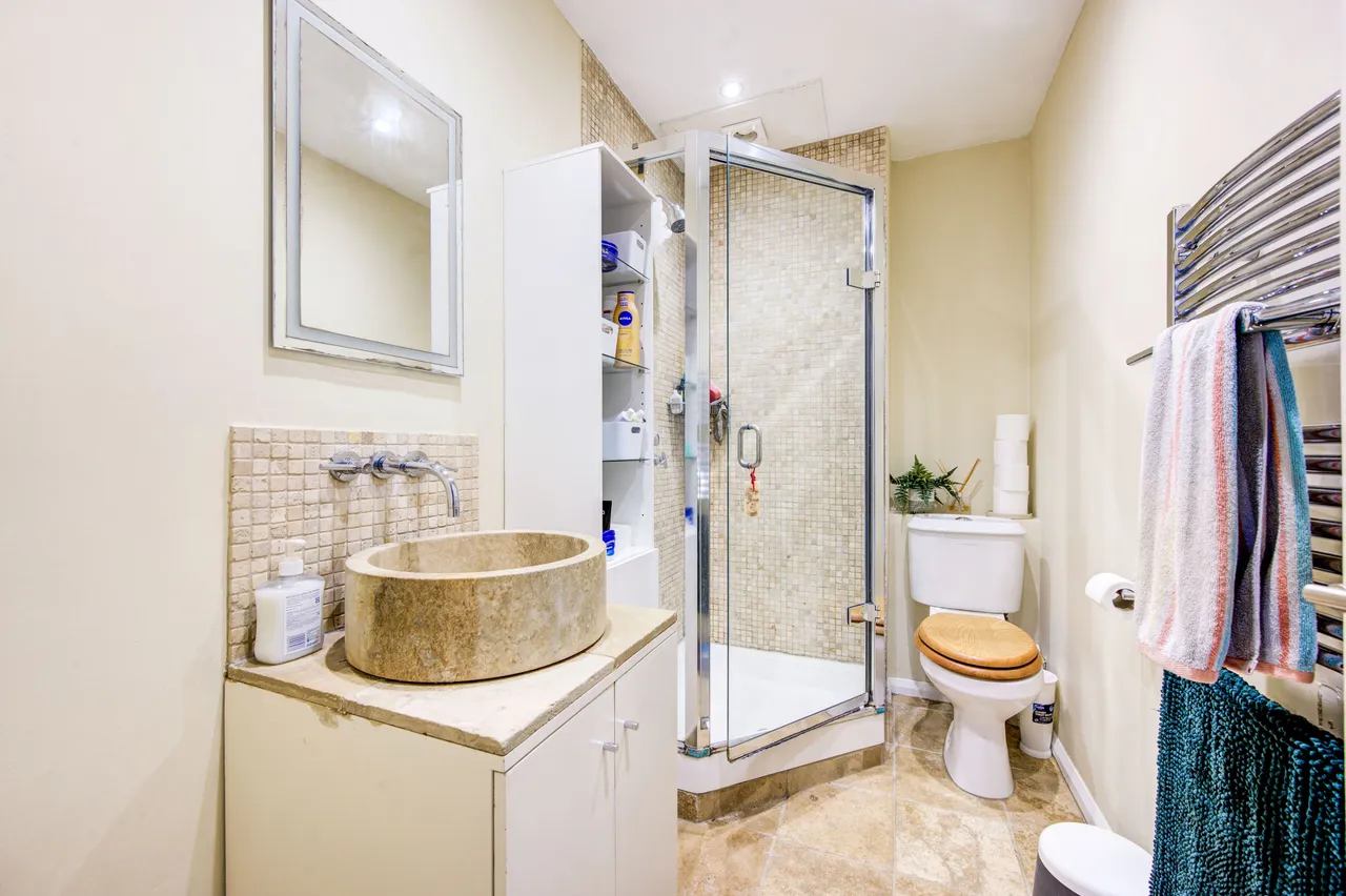 Flat 12, 41-43 Eardley Crescent, London, photo 6