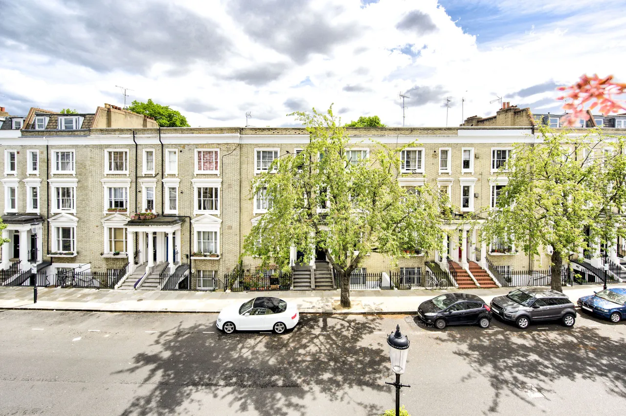 Flat 12, 41-43 Eardley Crescent, London, photo 5