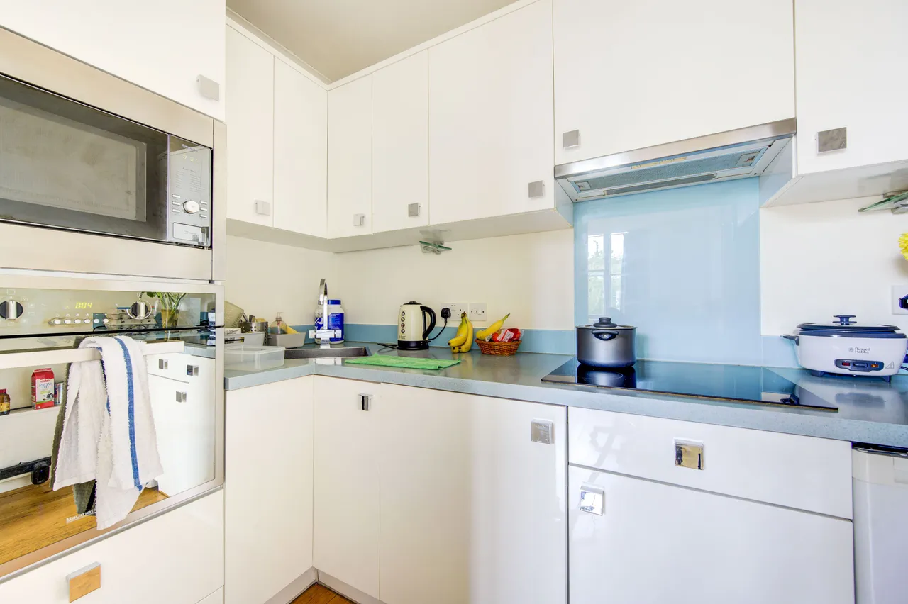 Flat 12, 41-43 Eardley Crescent, London, photo 2