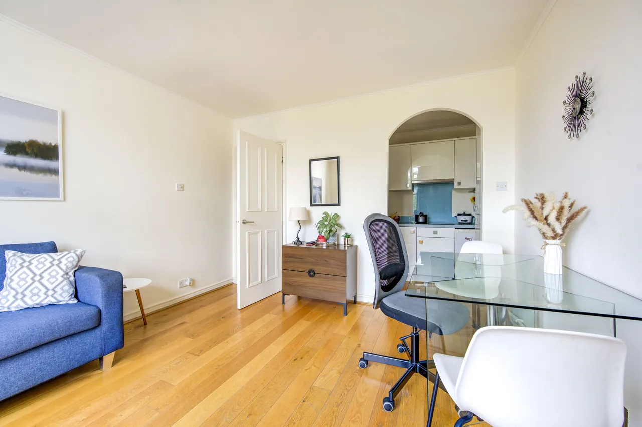 Flat 12, 41-43 Eardley Crescent, London, photo 3