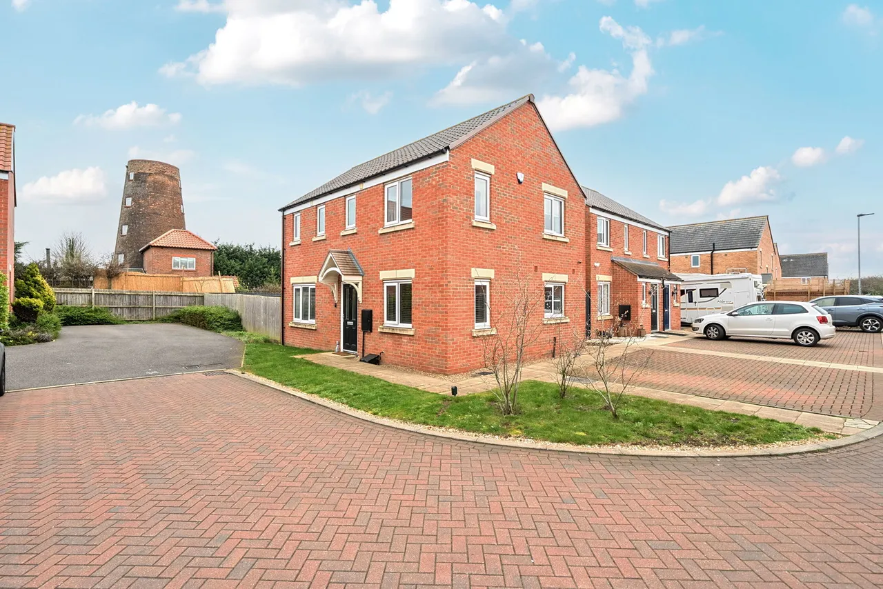 3 bed house for sale, Cornmill Close, Farcet, PE7