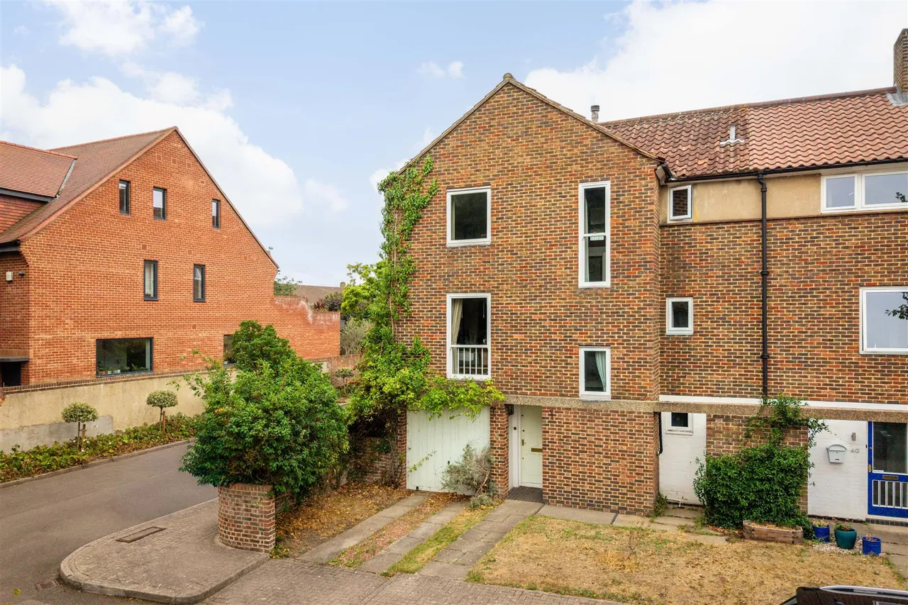4 bed house for sale, Hartington Road, London, W4