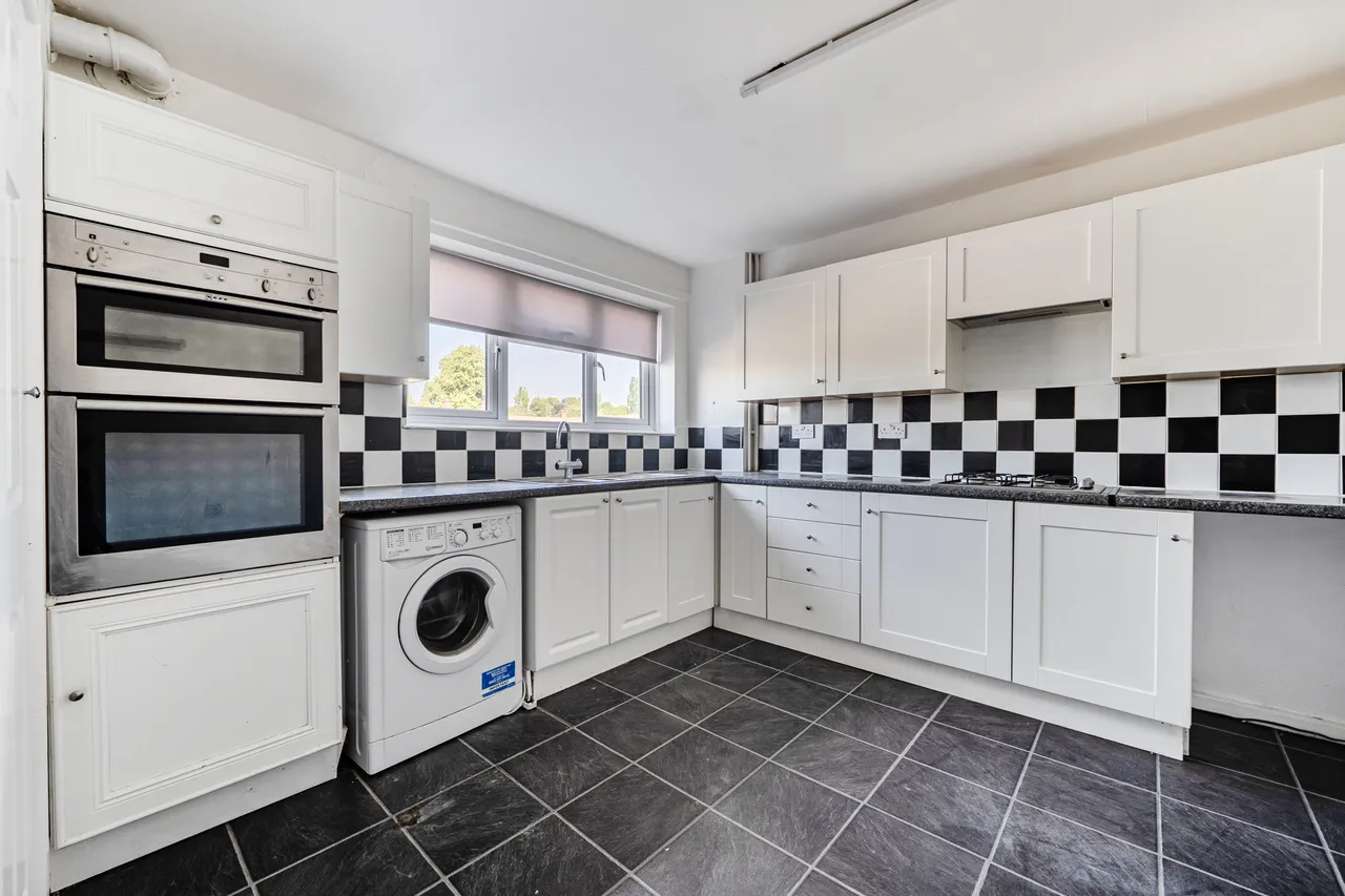 3 bed flat to rent — Wessex Way, MAIDENHEAD