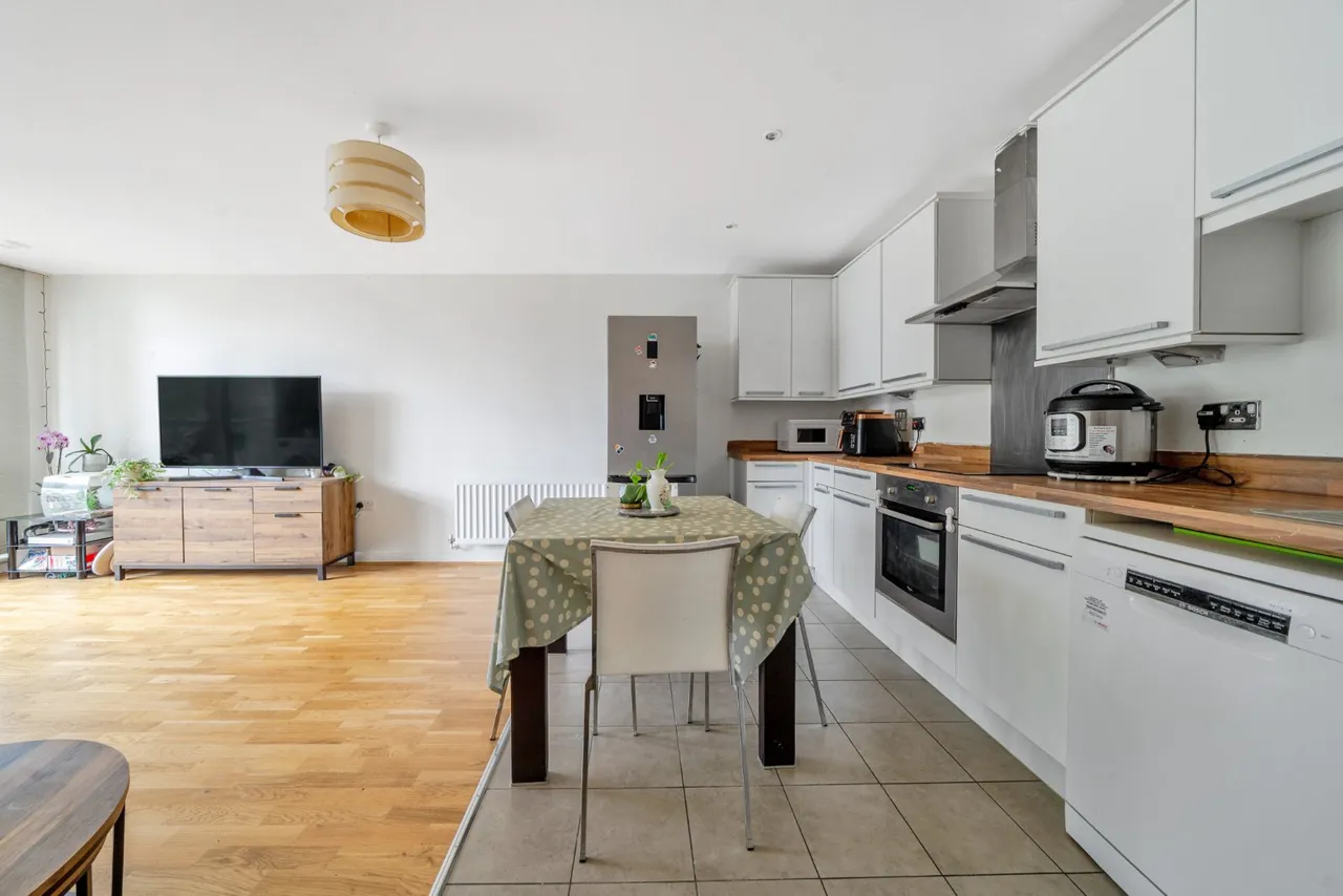 Ealing Road, Brentford, TW8, photo 9