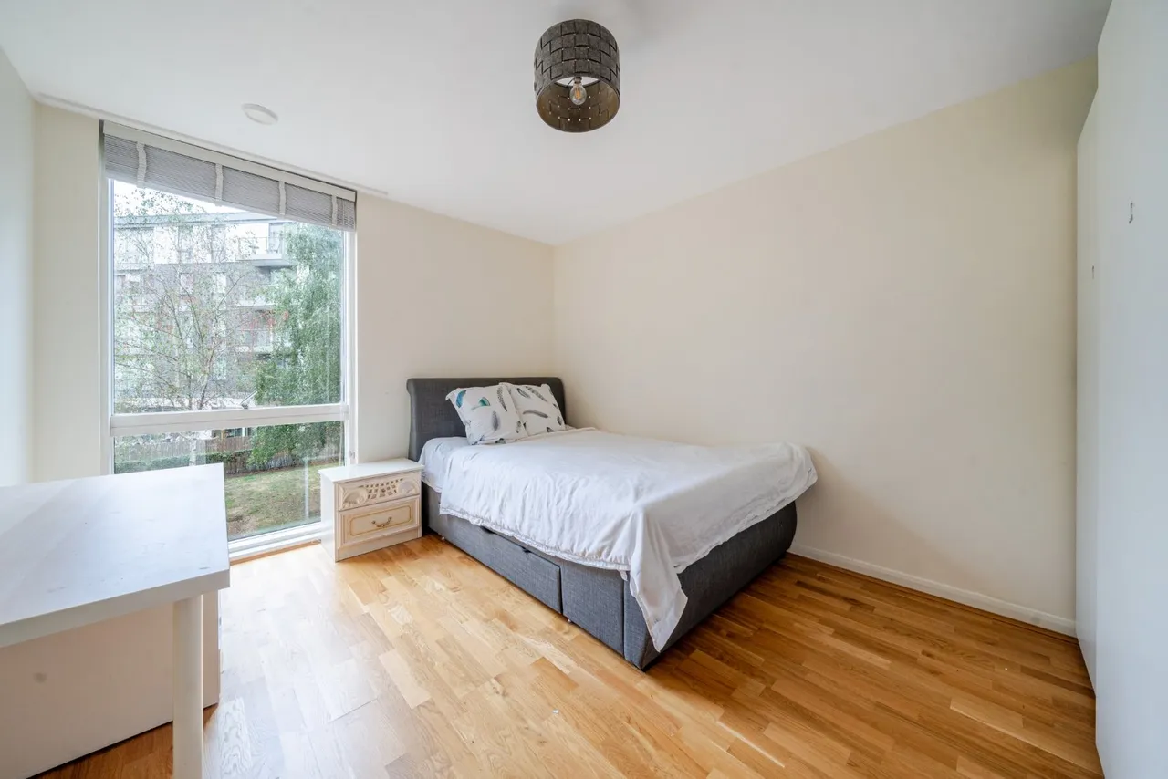 Ealing Road, Brentford, TW8, photo 7